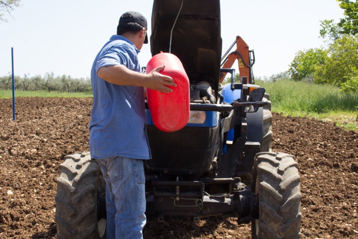 Industry groups recommend farmers drain fuel storage tanks regularly